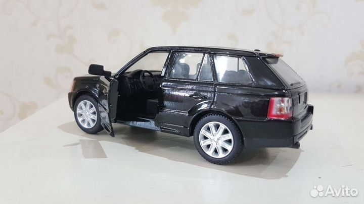 Коллекционная модель Рендж Ровер Спорт