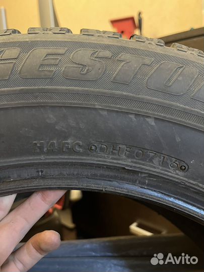 Bridgestone Blizzak Revo GZ 225/60 R17