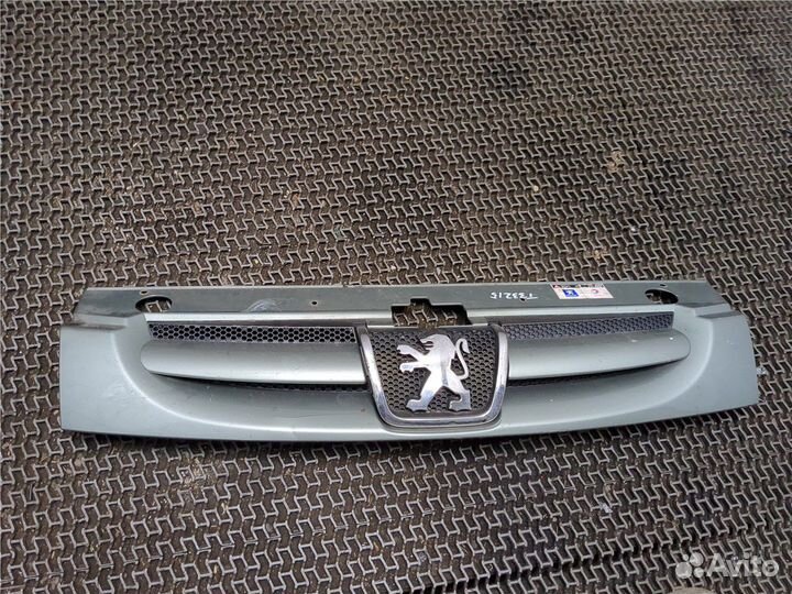 Решетка радиатора Peugeot Partner, 2005
