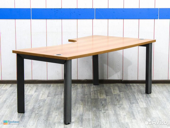 Стол офисный угловой