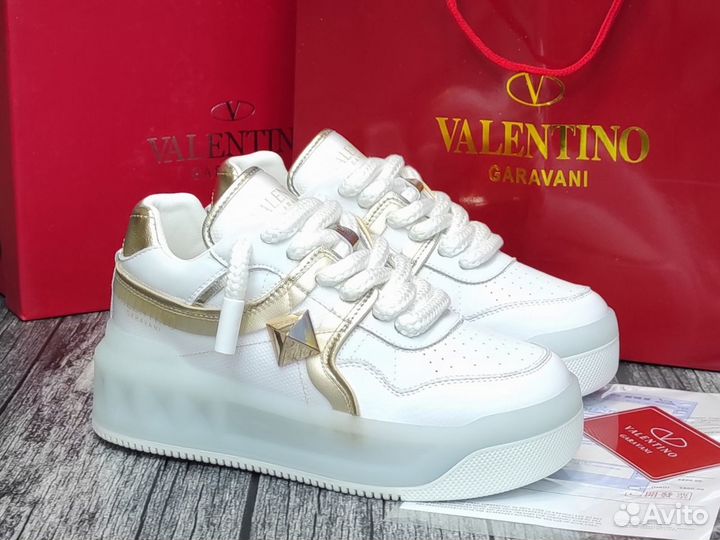 Кроссовки новые женские Valentino