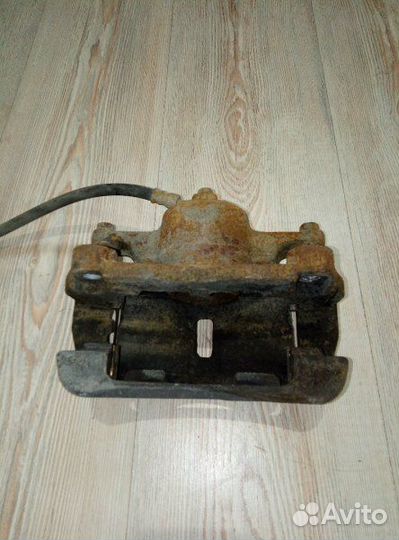 Суппорт тормозной перед Nissan X-trail T31 Прав