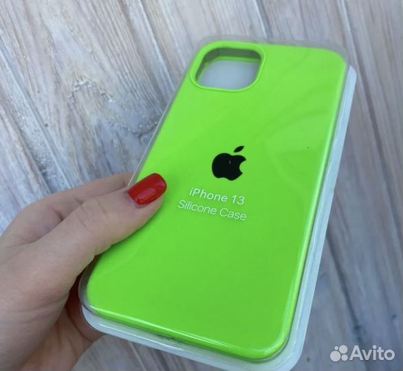 Чехлы на телефон iPhone 13