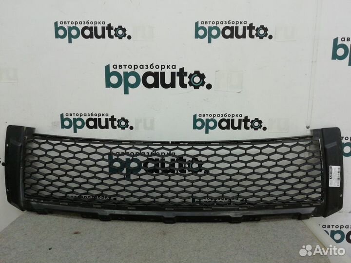 Решетка переднего бампера центральная