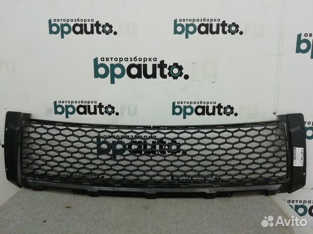 Решетка переднего бампера центральная
