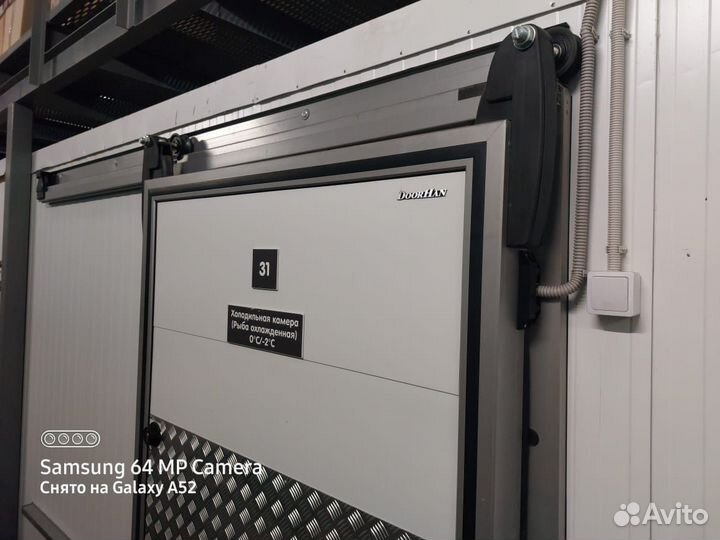 Откатная дверь для холодильной камеры