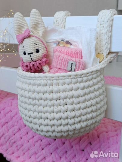 Вязаная подвесная корзина-органайзер для кровати