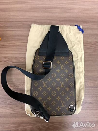 Сумка-слинг Louis Vuitton avenue nm sling bag