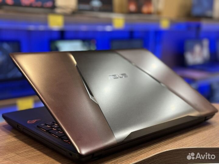 Игровой ноутбук Asus Rog Strix