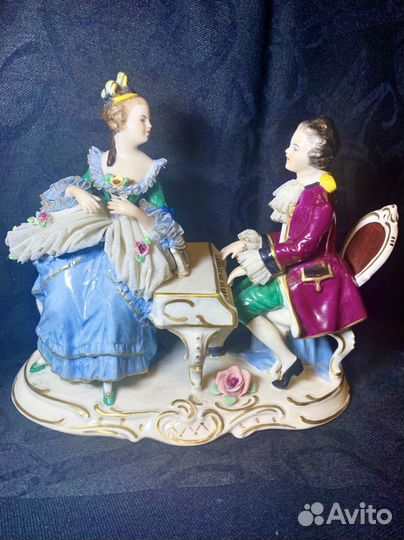 Фарфоровая статуэтка