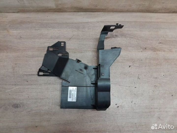 Кронштейн замка двери левый Ford Fiesta Mk5 (2002—