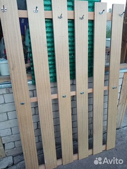 Вешалка настенная