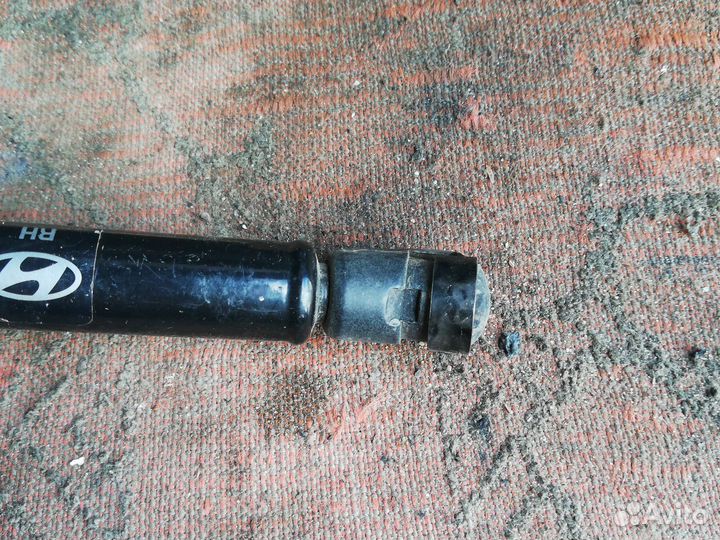 Амортизатор крышки багажника Хендай Солярис 1