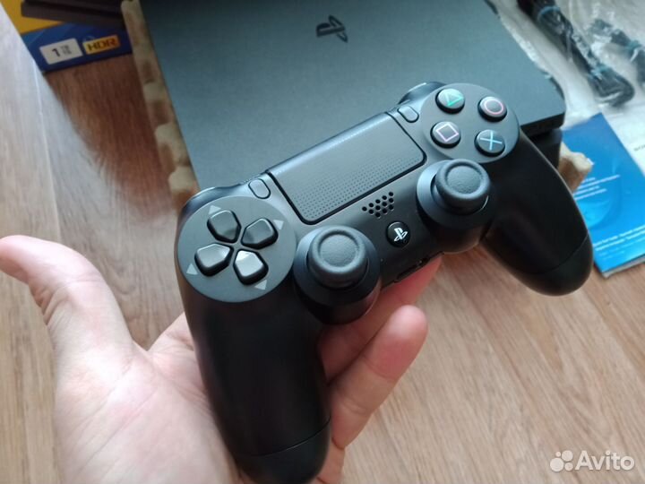Sony PS4 slim 1 TB (2208B ревизия 3)