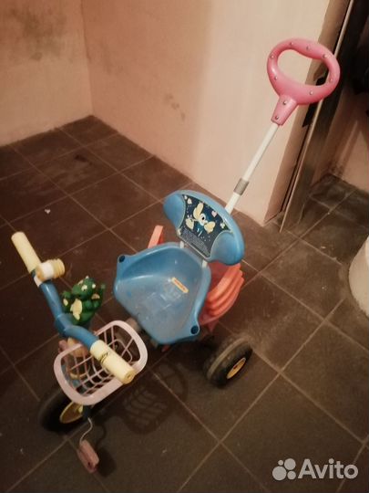 Детский велосипед с ручкой