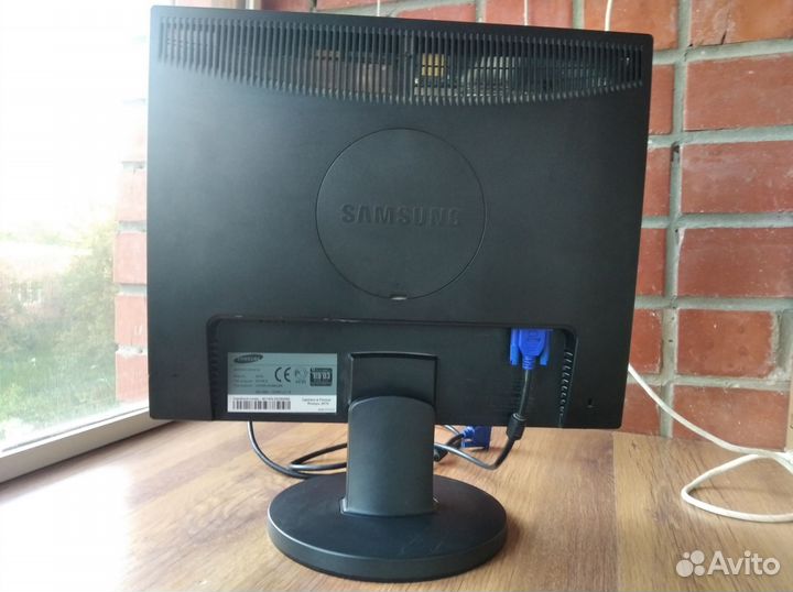 Монитор Samsung