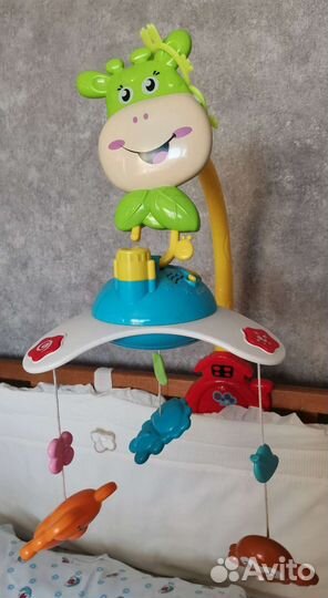 Музыкальный мобиль на кроватку