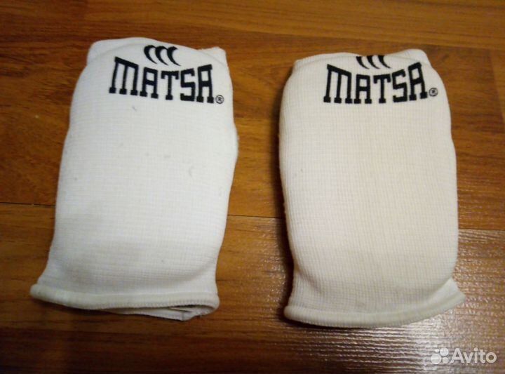 Продам защиту голени и кисти на 5-7 лет, б/у