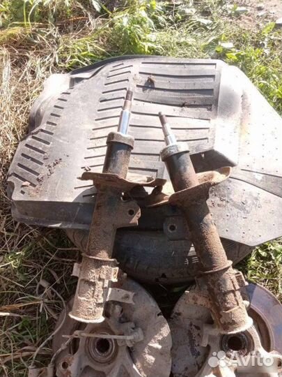 Амортизатор передний Kia Rio 2 2006