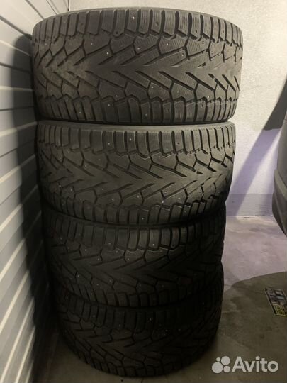 Pirelli Ice Zero 295/40 R21