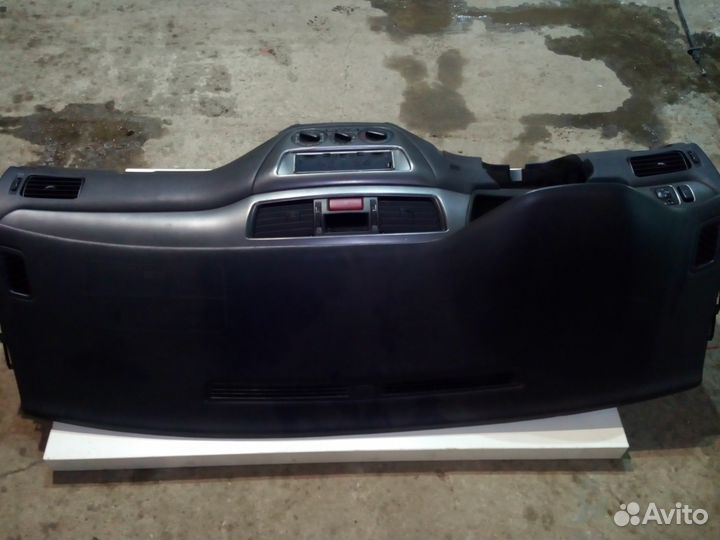 Торпедо /панель с подушкой mitsubishi lancer 9