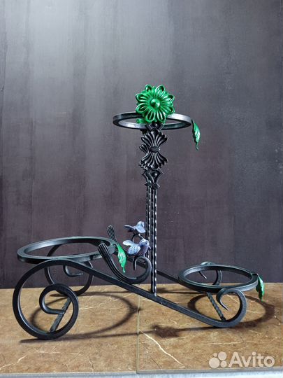 Кованая подставка для цветов