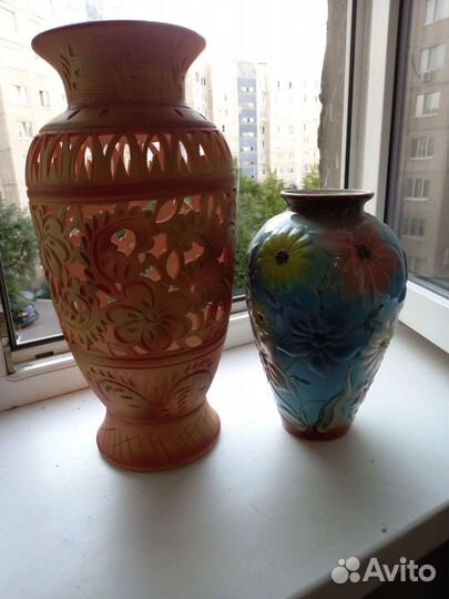 Статуэтки и вазы в ассортименте