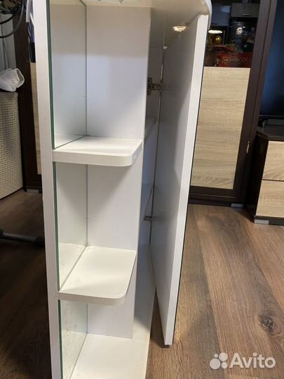 Полка для ванной с зеркалом