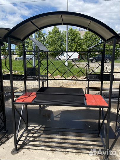 Мангал с крышей