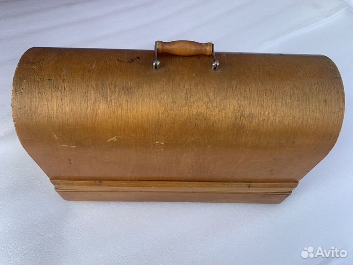 Ручная швейная машинка СССР