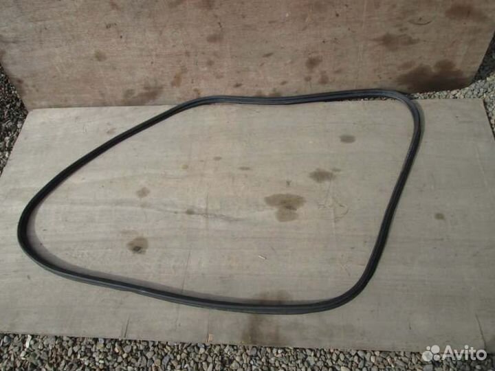 Уплотнительная резинка багажника Honda Stream RN1