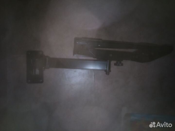 Крепеж-подставка под телевизор