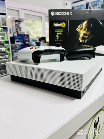 Xbox One X 1Tb + Годовая подписка Гарантия 1 Год