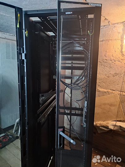 Серверный шкаф APC