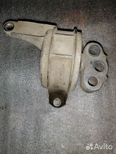 Подушка двигателя Opel Astra H 1.8
