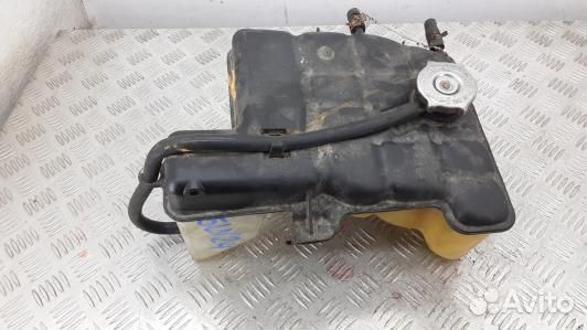 Бачок расширительный jeep grand cherokee WK (5LV24NP01)