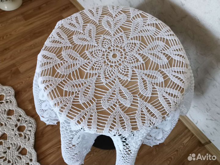 Скатерть белая круглая