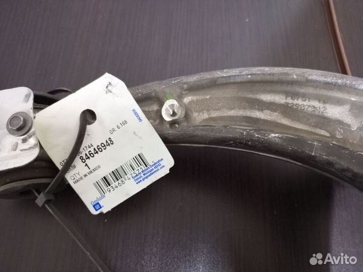 Рычаг верхний левый Cadillac Escalade 2021