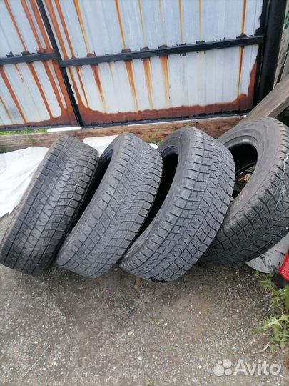 Bridgestone Blizzak DM-V1 215/65 R16 92