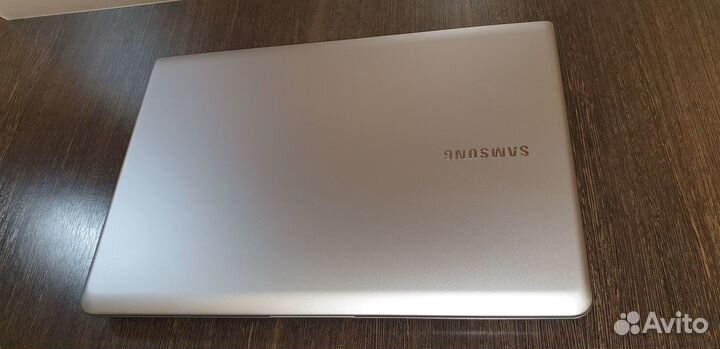 Портативный, без царапинки Samsung Intel Core i3