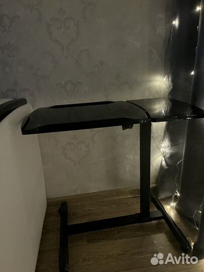 Столик для ноутбука на колесиках