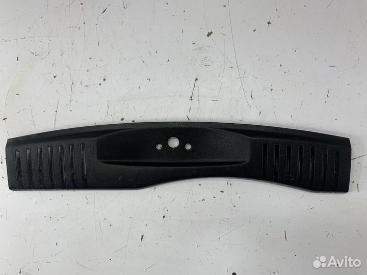 Ford fusion накладка на замок багажника, пластик