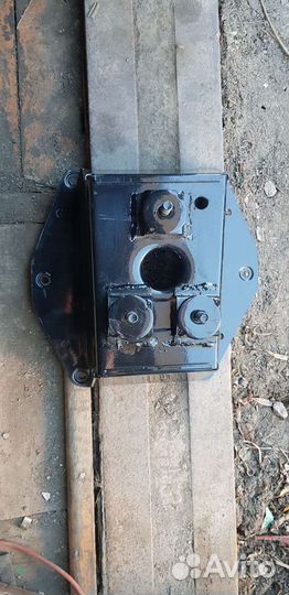 Кремпление запасного колеса