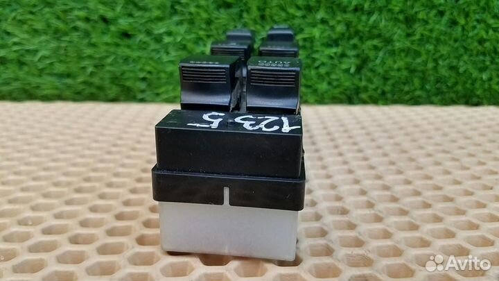 Блок управления стеклоподъемниками Suzuki Sx4 GYA