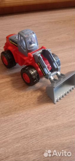 Игрушка трактор и самосвал