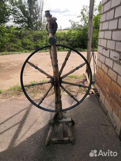 Прялка деревянная в рабочем состоянии
