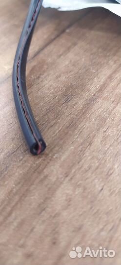 Уплотнитель кромок дверей и порогов на скотче