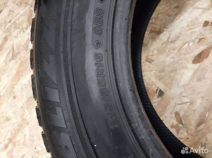 Bridgestone Blizzak VRX 215/65 R16