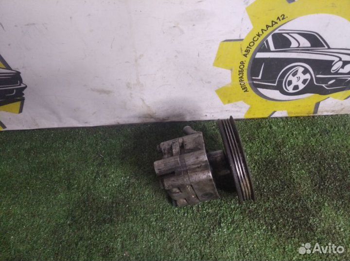 Насос гура Nissan Bluebird SU14 CD20 2000