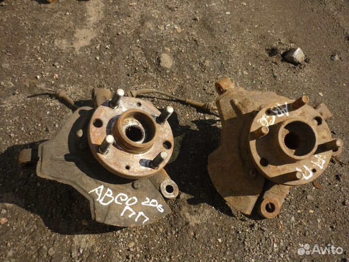 Поворотный кулак правый Шевроле Авео Т250/200